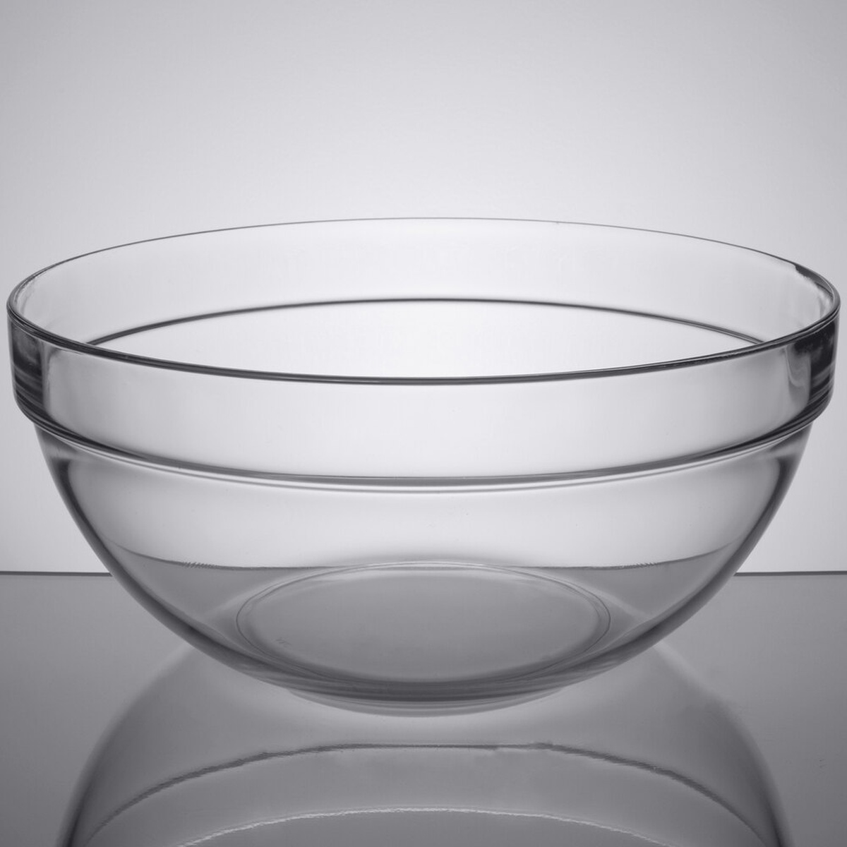 Cardinal Arcoroc 09994 clear stackable glass bowl, 144 oz, viewed from the side