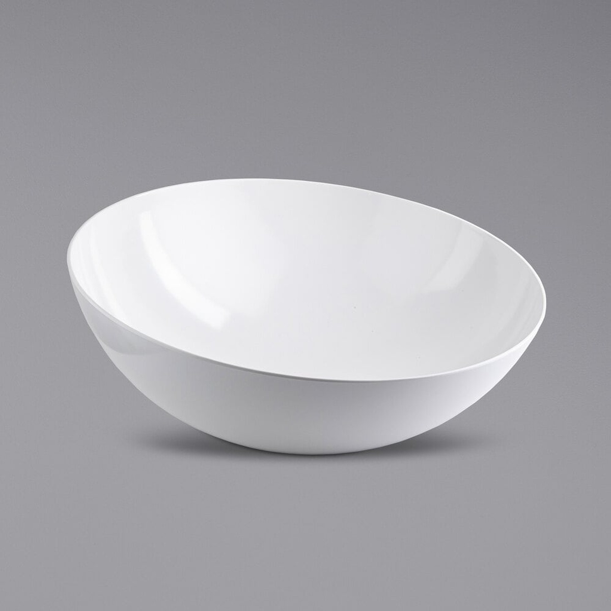 TableCraft Sierra Grande 25 Qt. white round melamine serving bowl with glossy finish and slanted design
