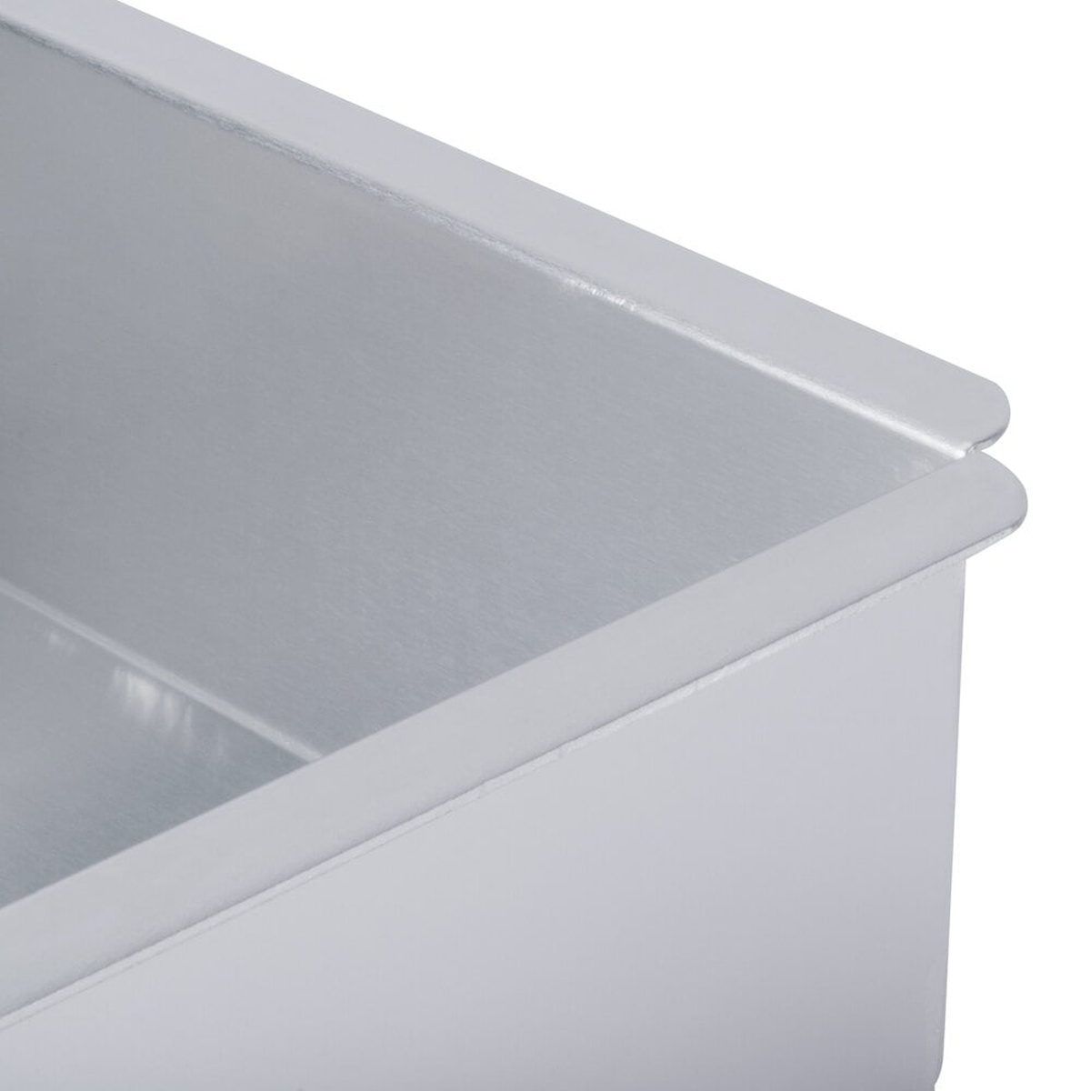 Close-up of the folded edge detail on the Ateco square cake pan for secure gripping