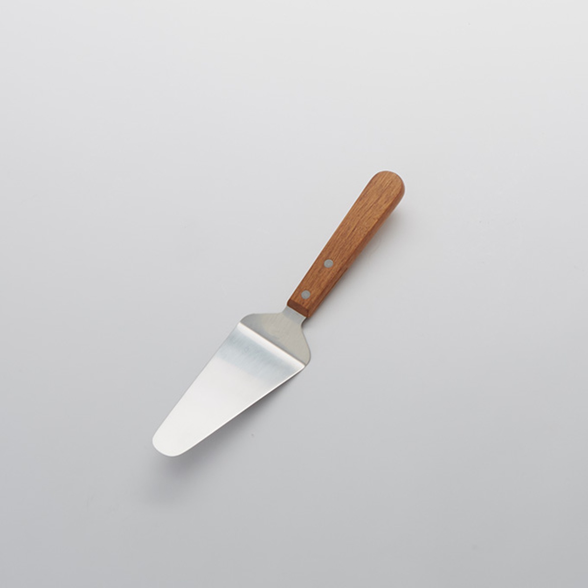 American Metalcraft 19006 pie and pizza server with stainless steel tapered offset blade and wooden handle
