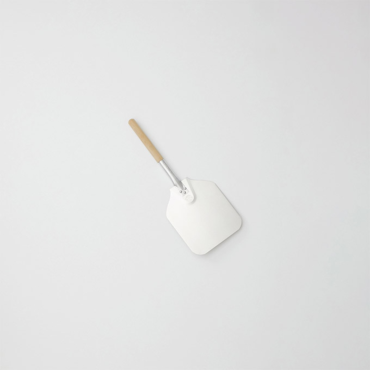American Metalcraft 2109 aluminum pizza peel with wood handle and rectangular aluminum blade