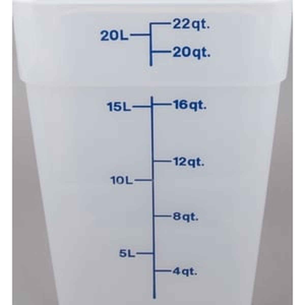 Close-up of midnight blue quart and liter graduation markings on the Cambro 22SFSPP190 translucent container