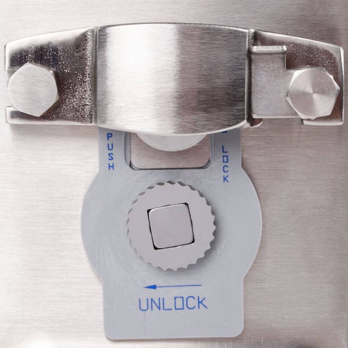 Close up of the unlock and lock mechanism on the Edlund can opener