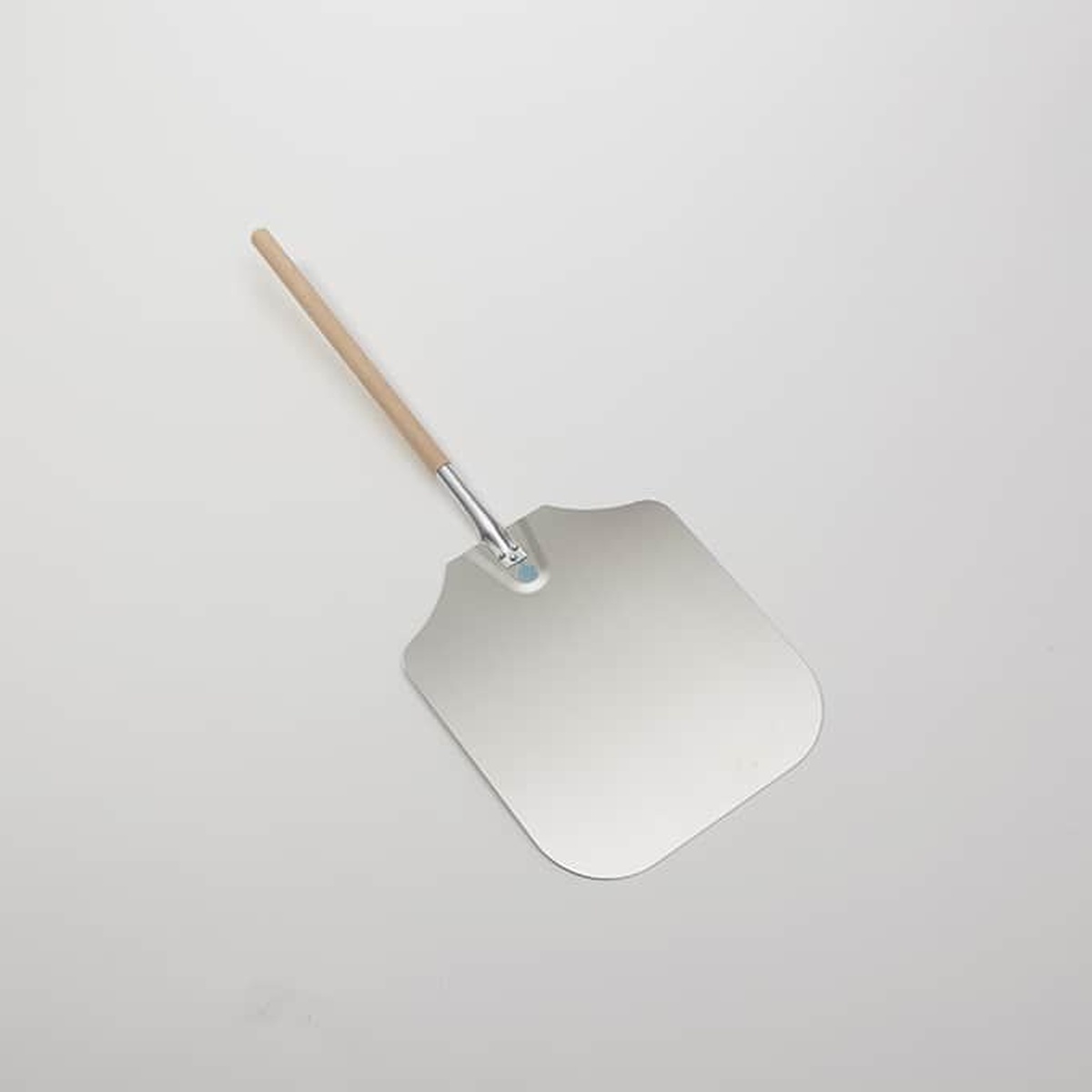 American Metalcraft 4016 aluminum pizza peel with wood handle and large rectangular aluminum blade