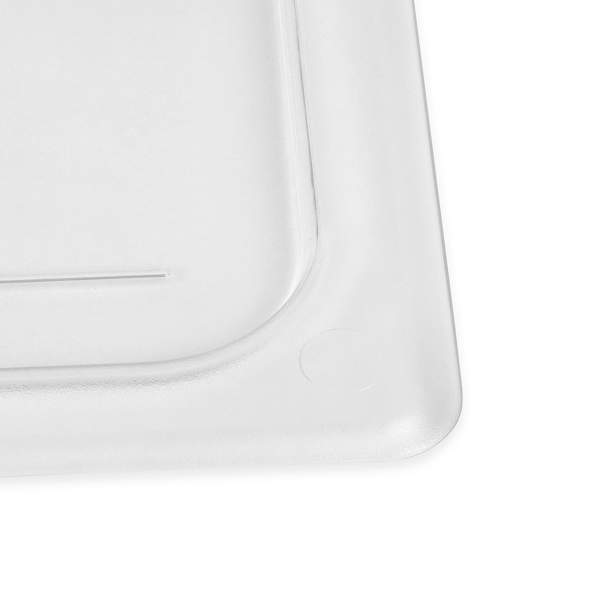 Close-up corner detail of Cambro 40CWC135 clear polycarbonate food pan cover showing rounded edge and molded rim