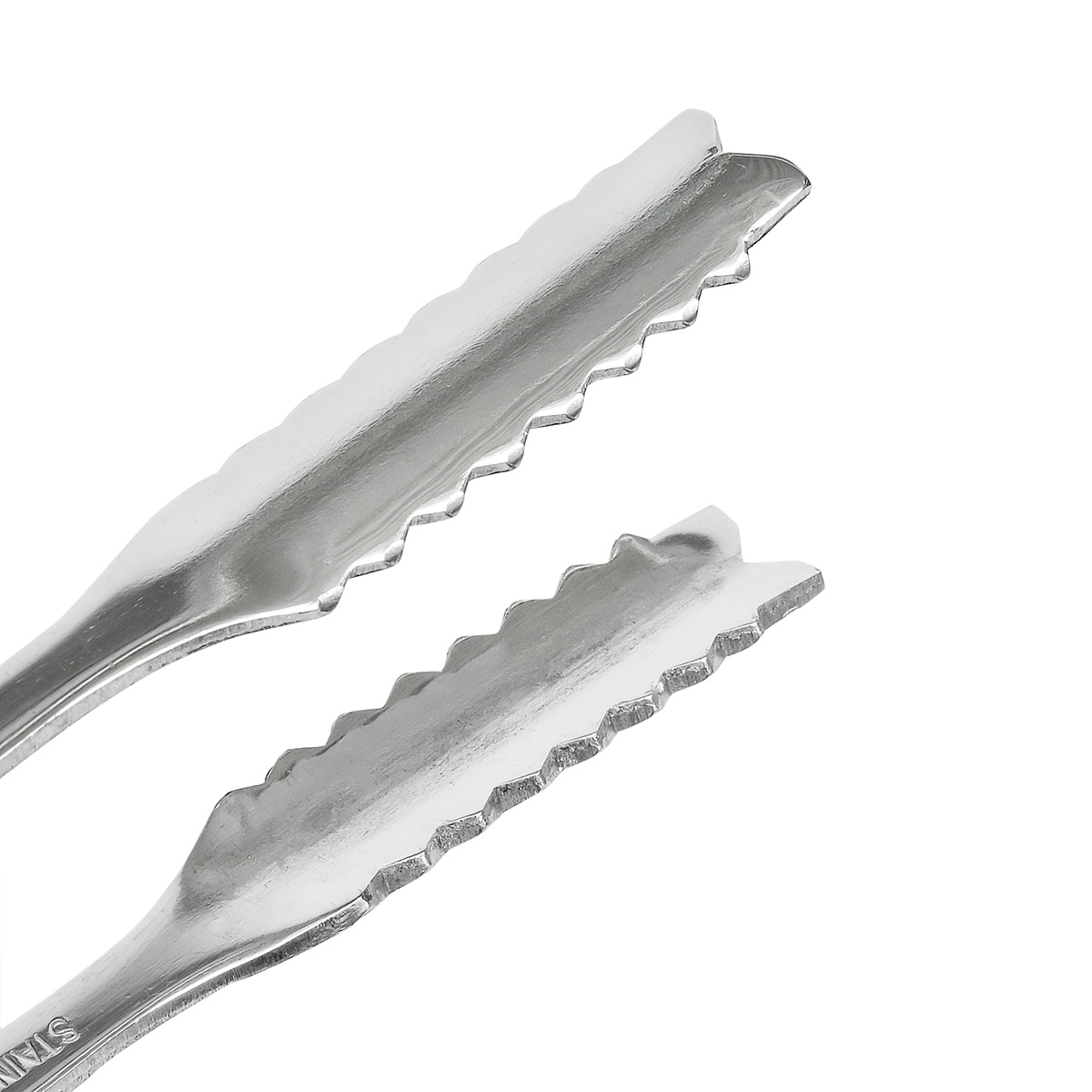 Close-up of teethed serrated ends on the Tablecraft 4405 stainless serving tongs