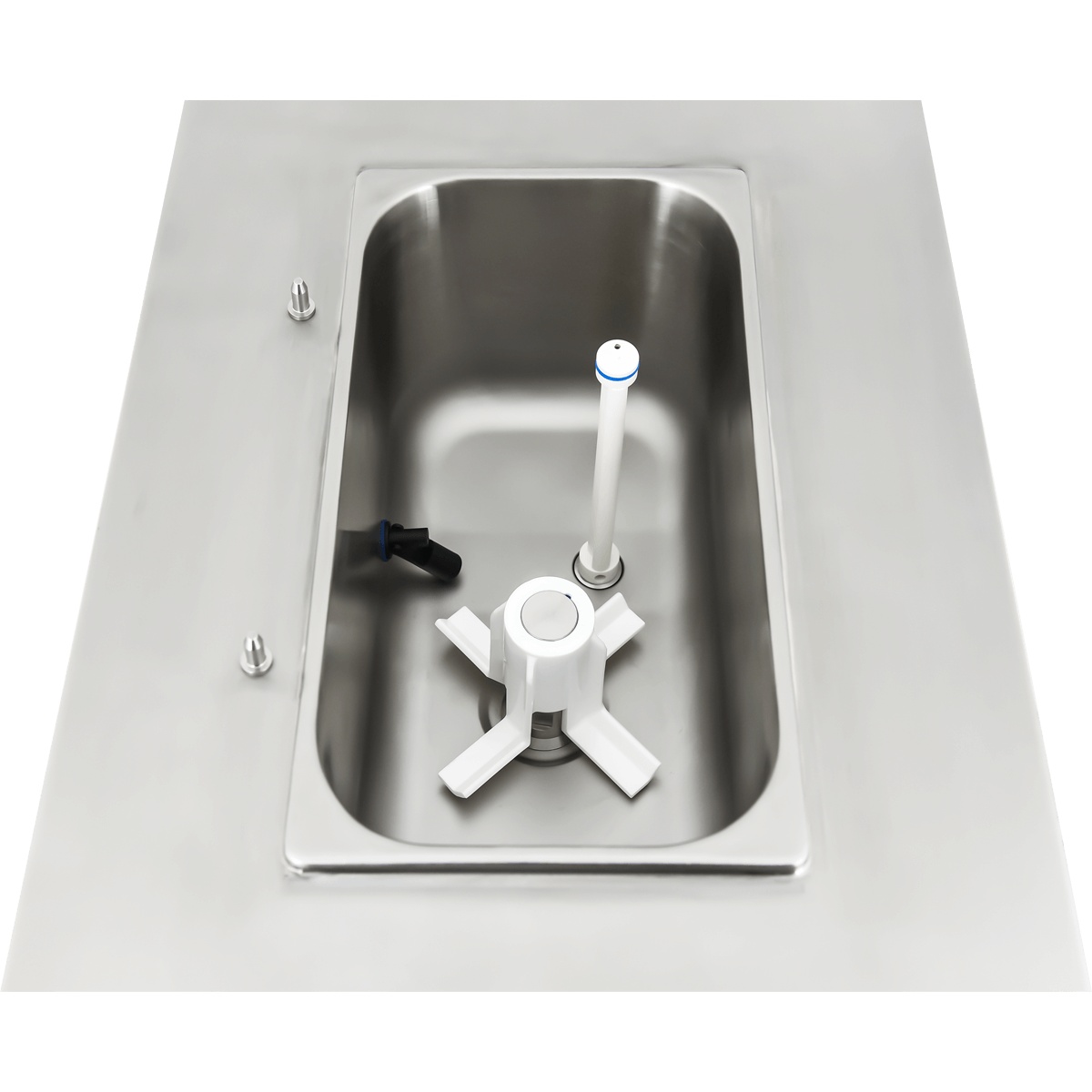 Refrigerated hopper interior with agitator components