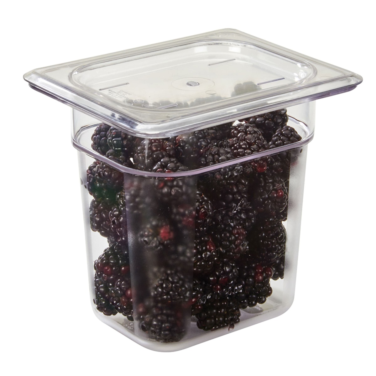 Cambro 80CWC135 clear polycarbonate lid seated on a 1/8 size food pan filled with blackberries, shown on white background
