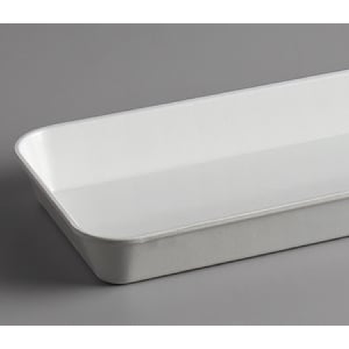 Close-up detail of Cambro white fiberglass market pan corner showing rim construction and smooth interior finish