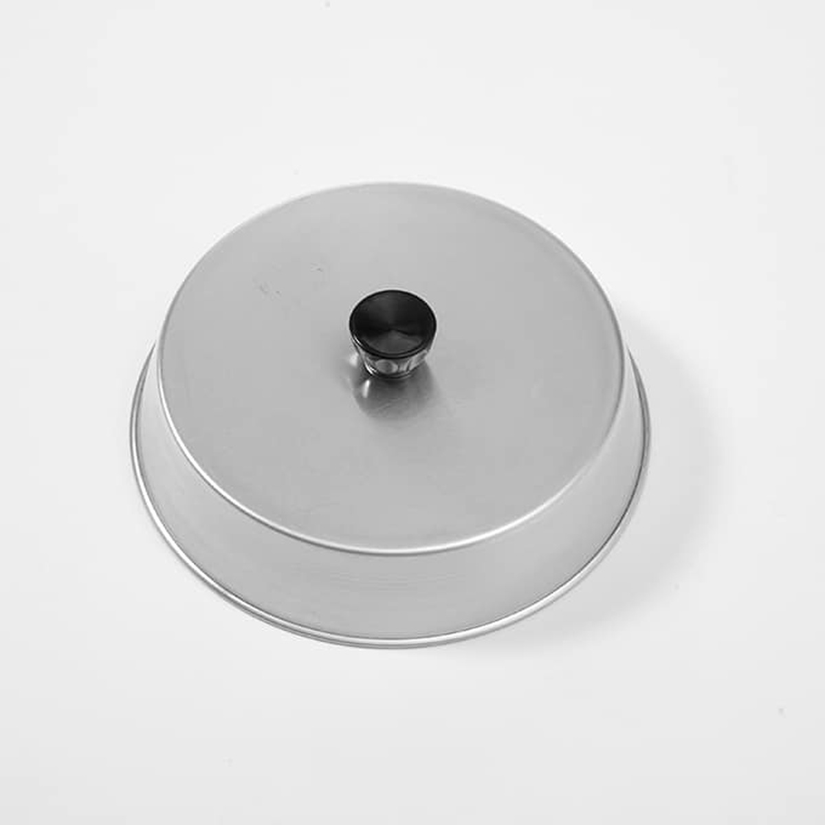 American Metalcraft BA940A 9-inch round silver aluminum basting cover with black Bakelite knob on top