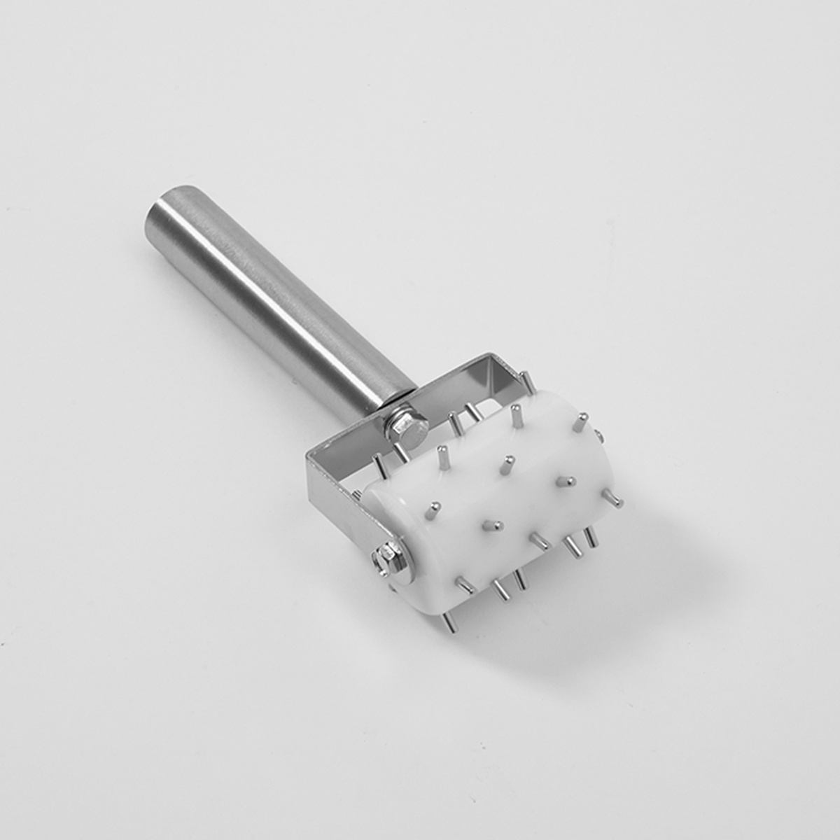 American Metalcraft DD5275 dough docker with white plastic barrel, stainless steel pins, and aluminum handle