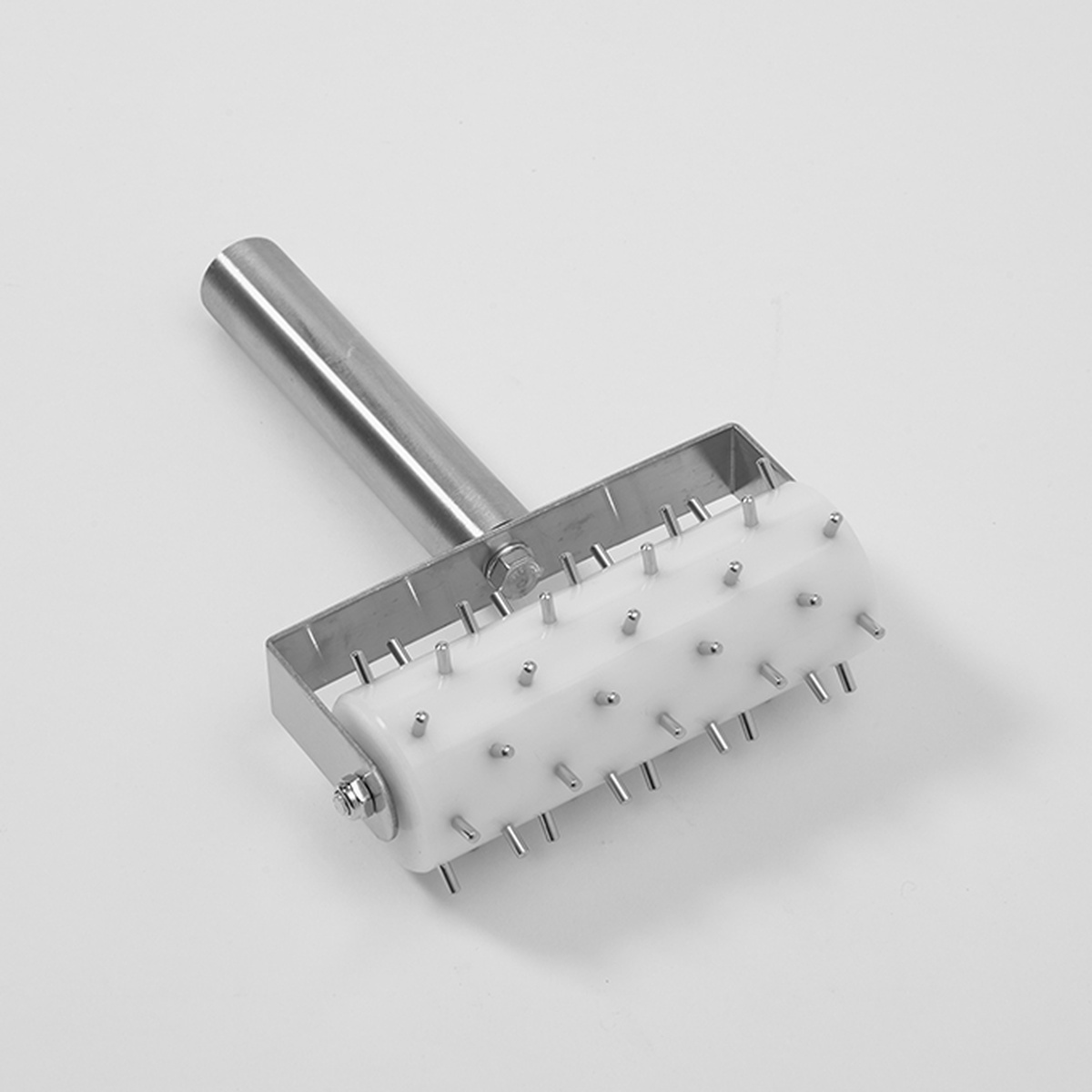 American Metalcraft DD5704 heavy-duty plastic roller dough docker with stainless steel pins and aluminum handle