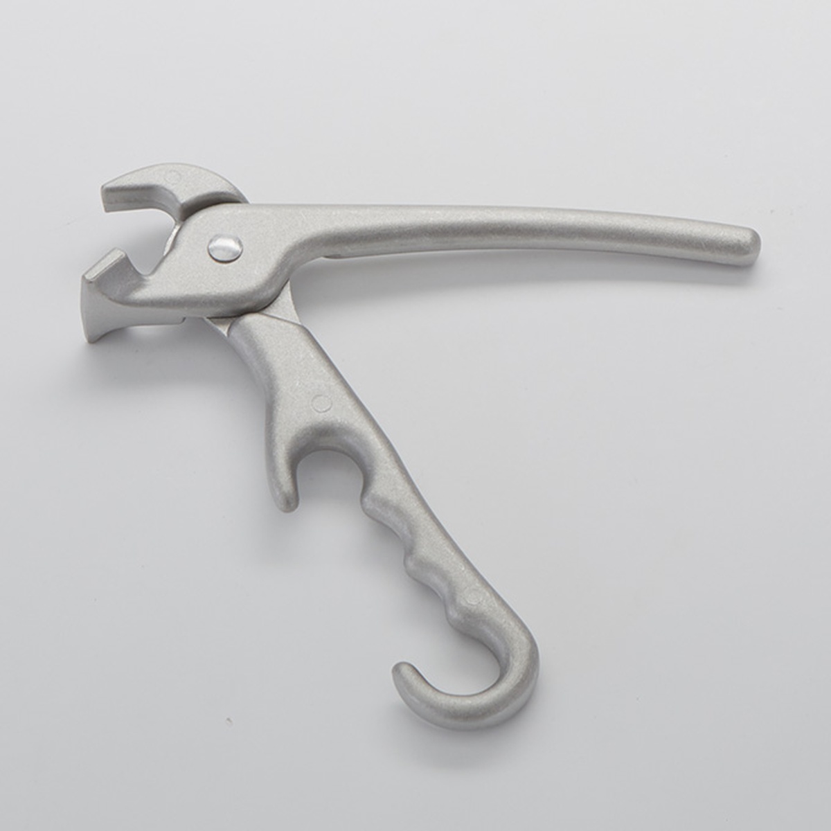 American Metalcraft G9595 cast aluminum pizza pan gripper showing claw jaw, pivot rivet, and hanging hook