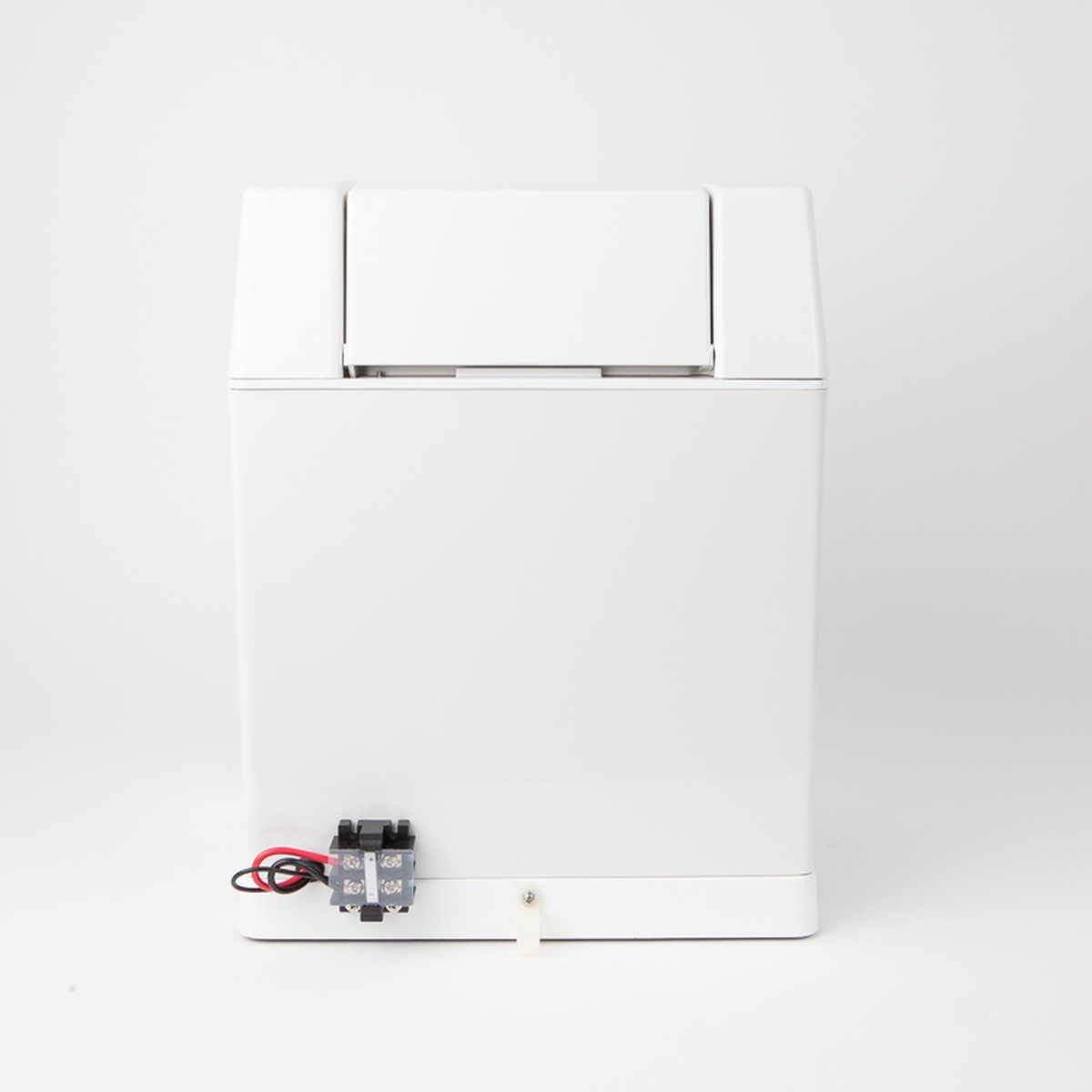 Rear view of Hatsuyuki HC-8EDC ice shaver showing 12V DC terminal block with red and black battery leads