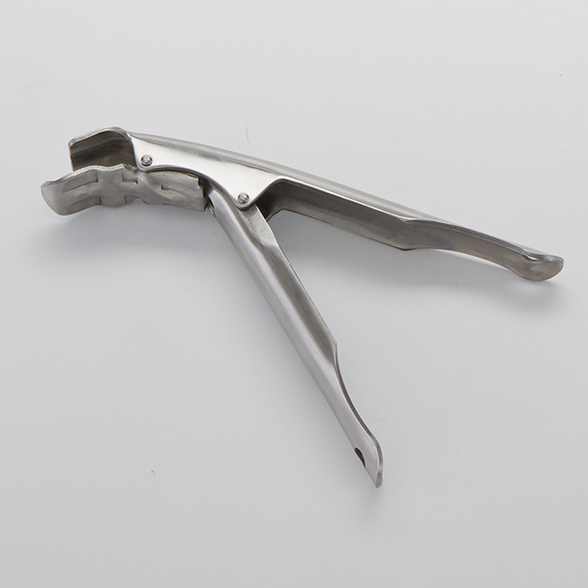 American Metalcraft HDD94 super heavy-duty stainless steel pizza pan gripper shown on white background
