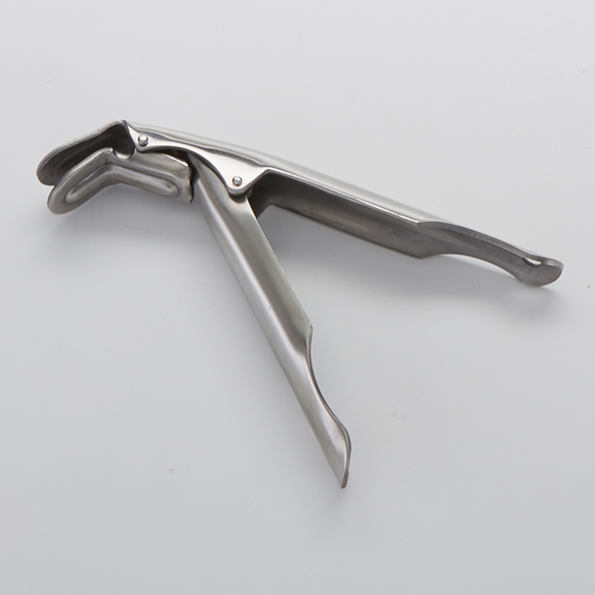 American Metalcraft HDS95 heavy-duty steel pizza pan gripper, silver tempered steel, angled view