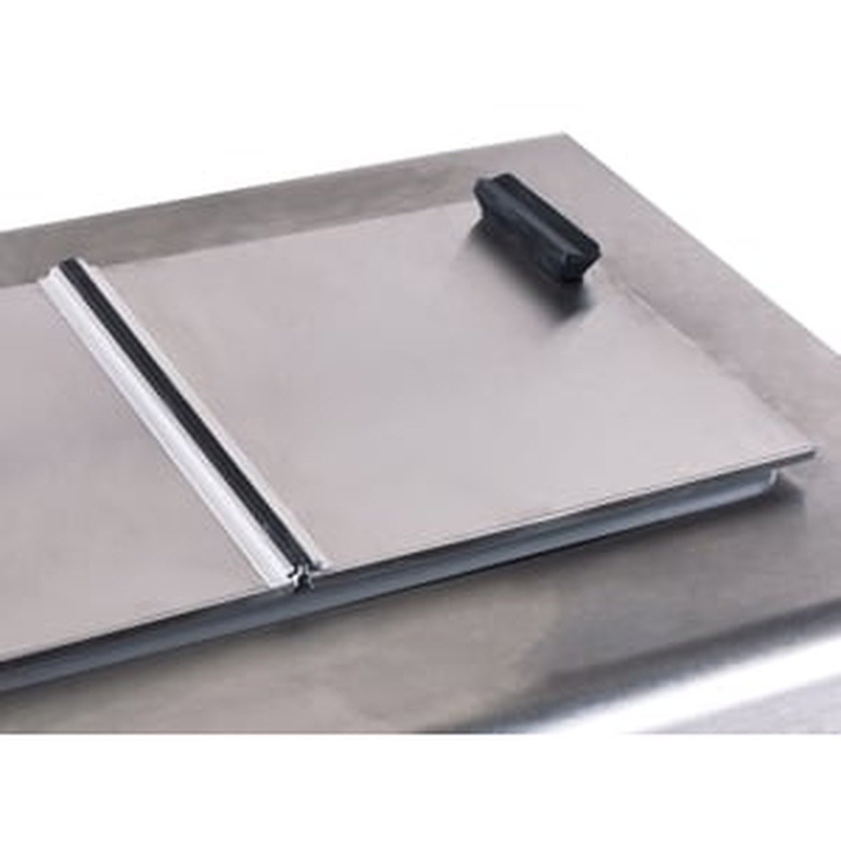 Close-up of stainless steel flip lid on the Excellence HFF-2HC showing the ergonomic black handle and lid surface