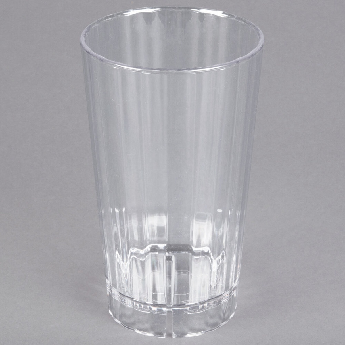 Cambro HT16CW135 clear 16 oz polycarbonate Huntington tumbler with fluted sides and three-sided drain bottom