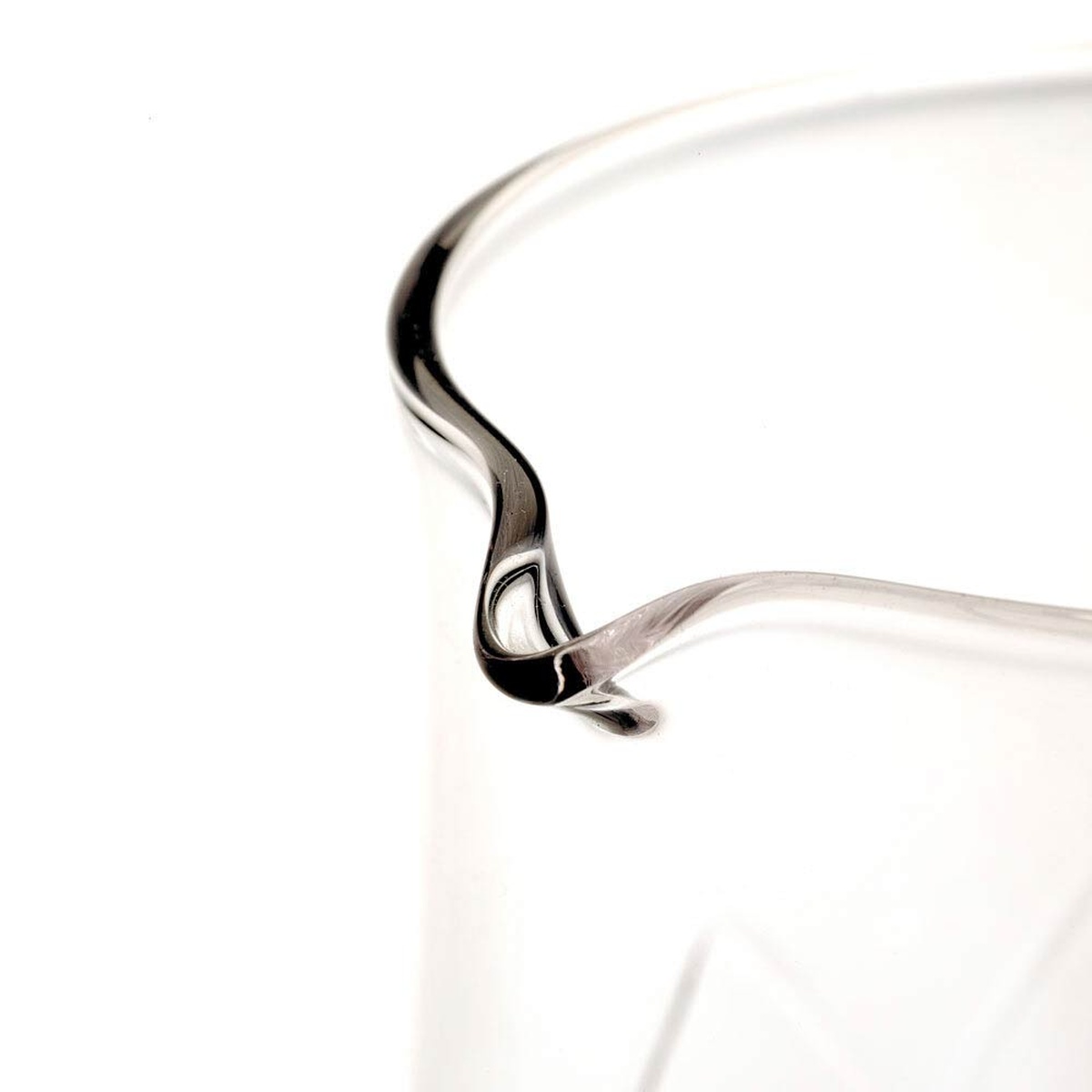Close-up of the precision pour spout on the Barfly by Mercer 17 oz mixing glass