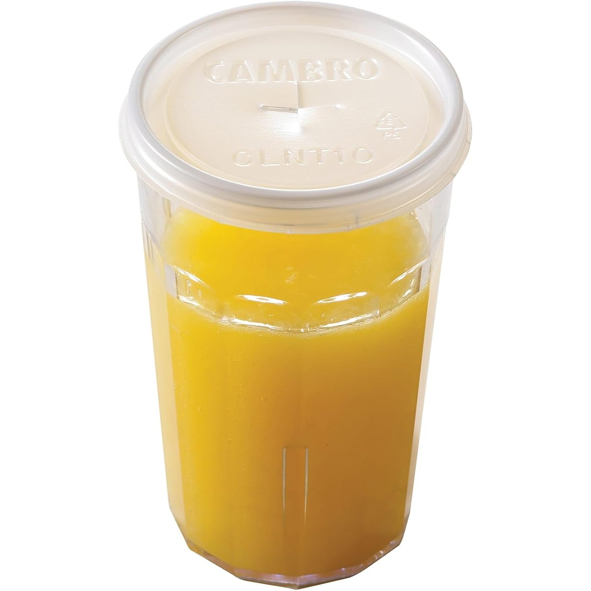 Cambro NT10152 Newport tumbler filled with orange juice and fitted with a Cambro CLNT10 translucent lid