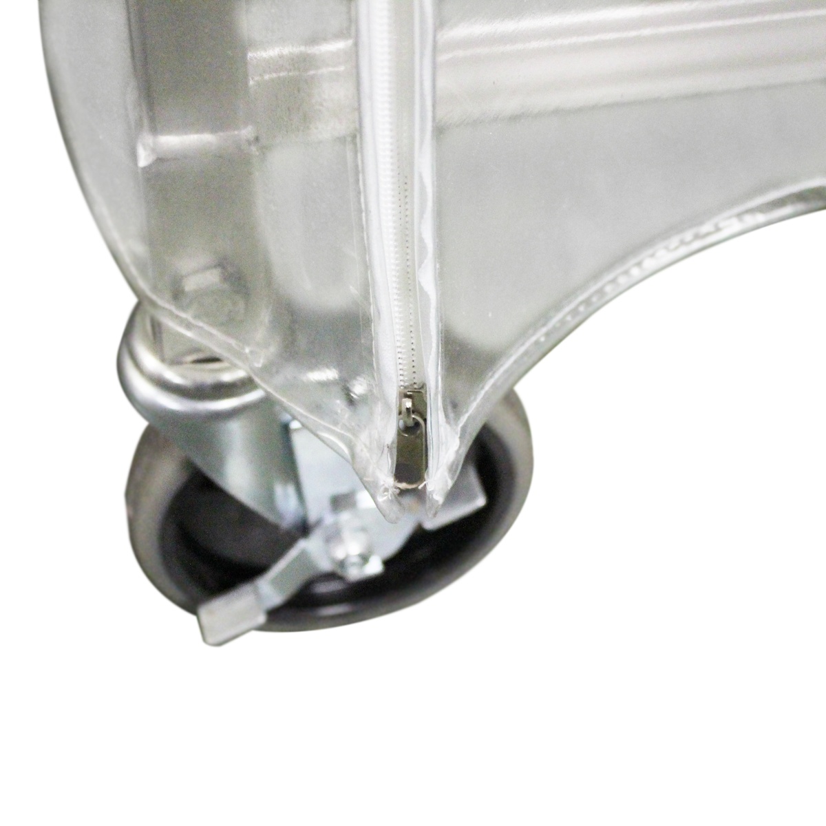 Close-up detail of the zipper closure on the Thunder Group PLPRC020 clear PVC pan rack cover