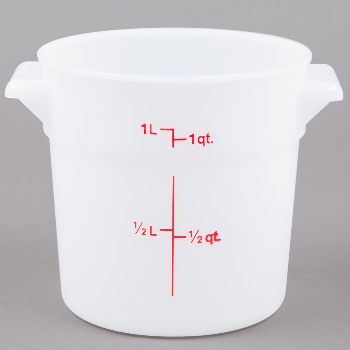 Cambro RFS1148 1 Qt white round polyethylene food storage container, angled view showing molded handles on gray background