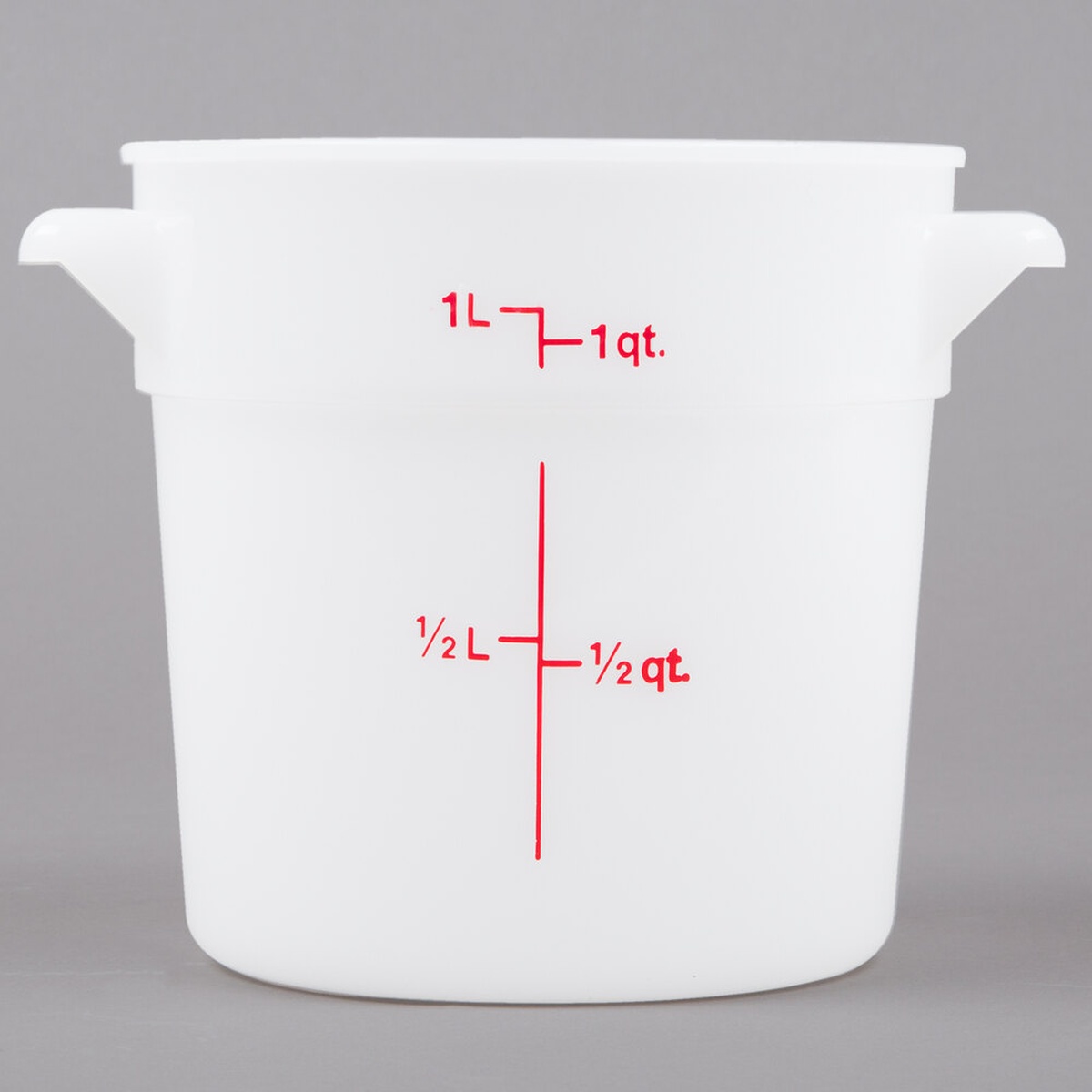 Cambro RFS1148 1 Qt white round polyethylene food storage container with red quart and liter graduations, front view on gray background