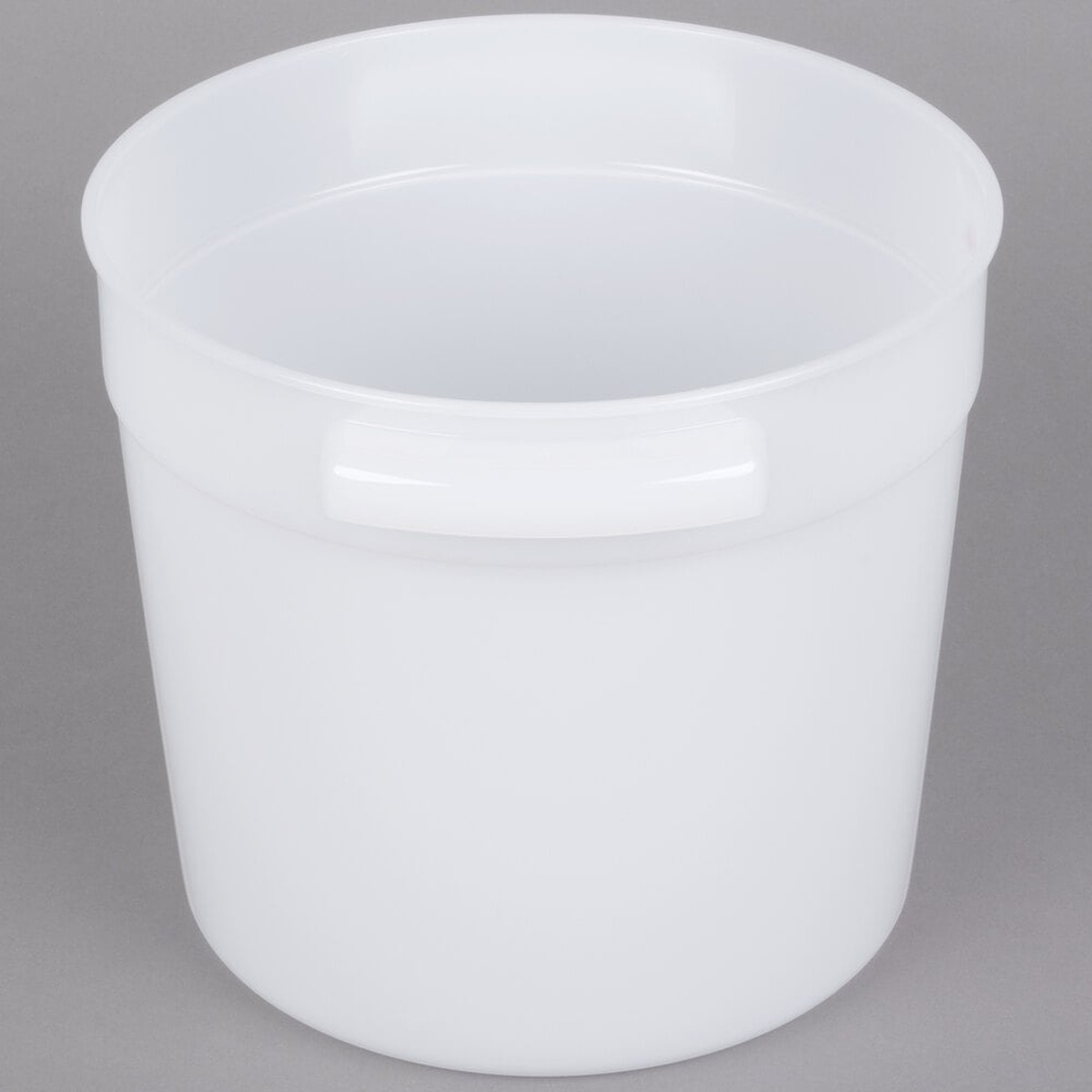 Cambro RFS6148 6 qt white round food storage container side view showing molded-in handle