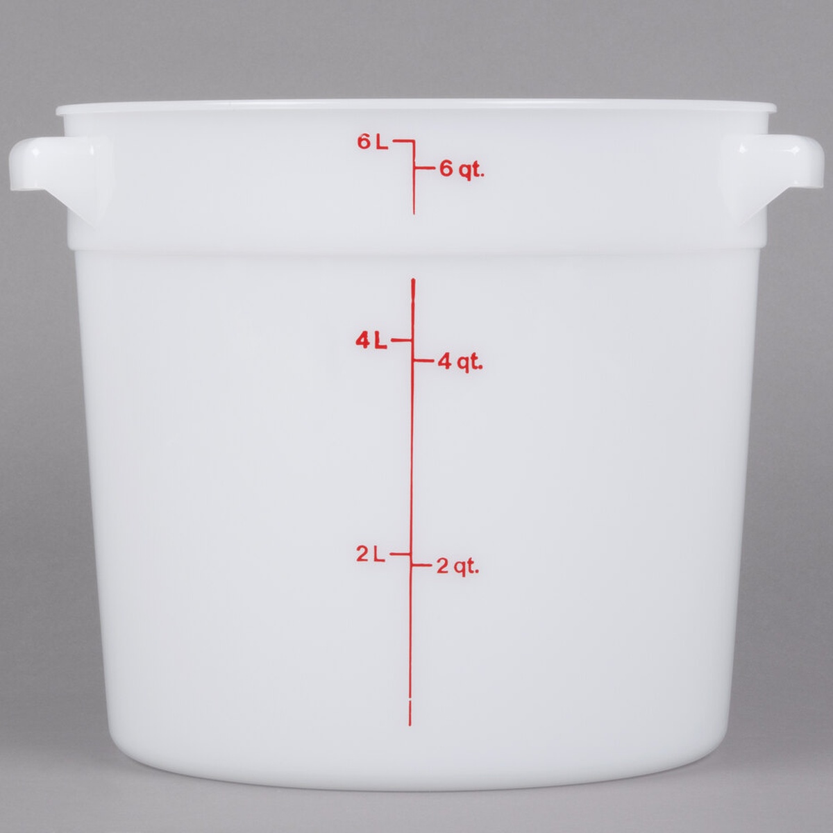 Cambro RFS6148 6 qt white round polyethylene food storage container front view with red quart and liter graduations