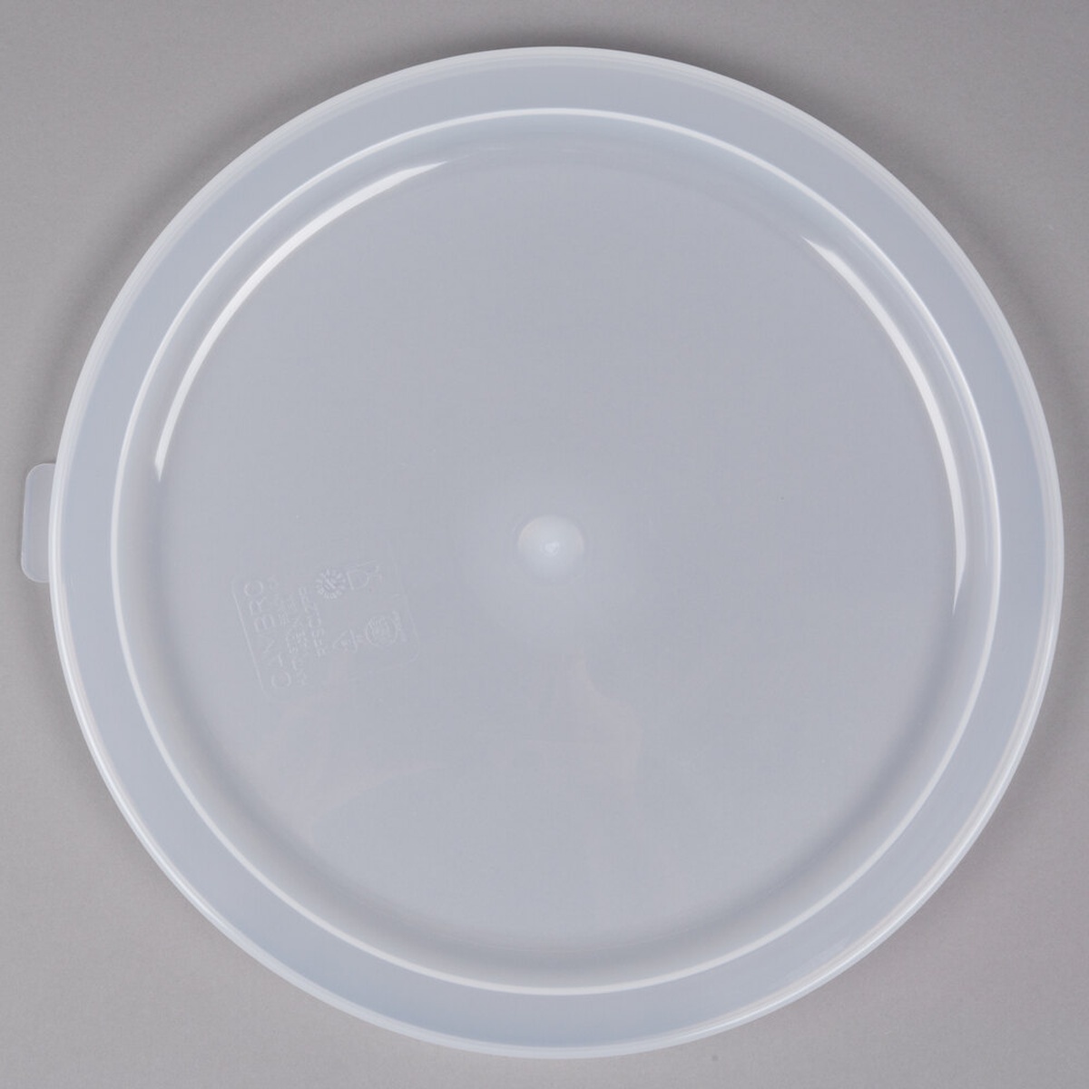 Cambro RFSC12PP190 translucent round polypropylene food storage container lid, top view on gray background