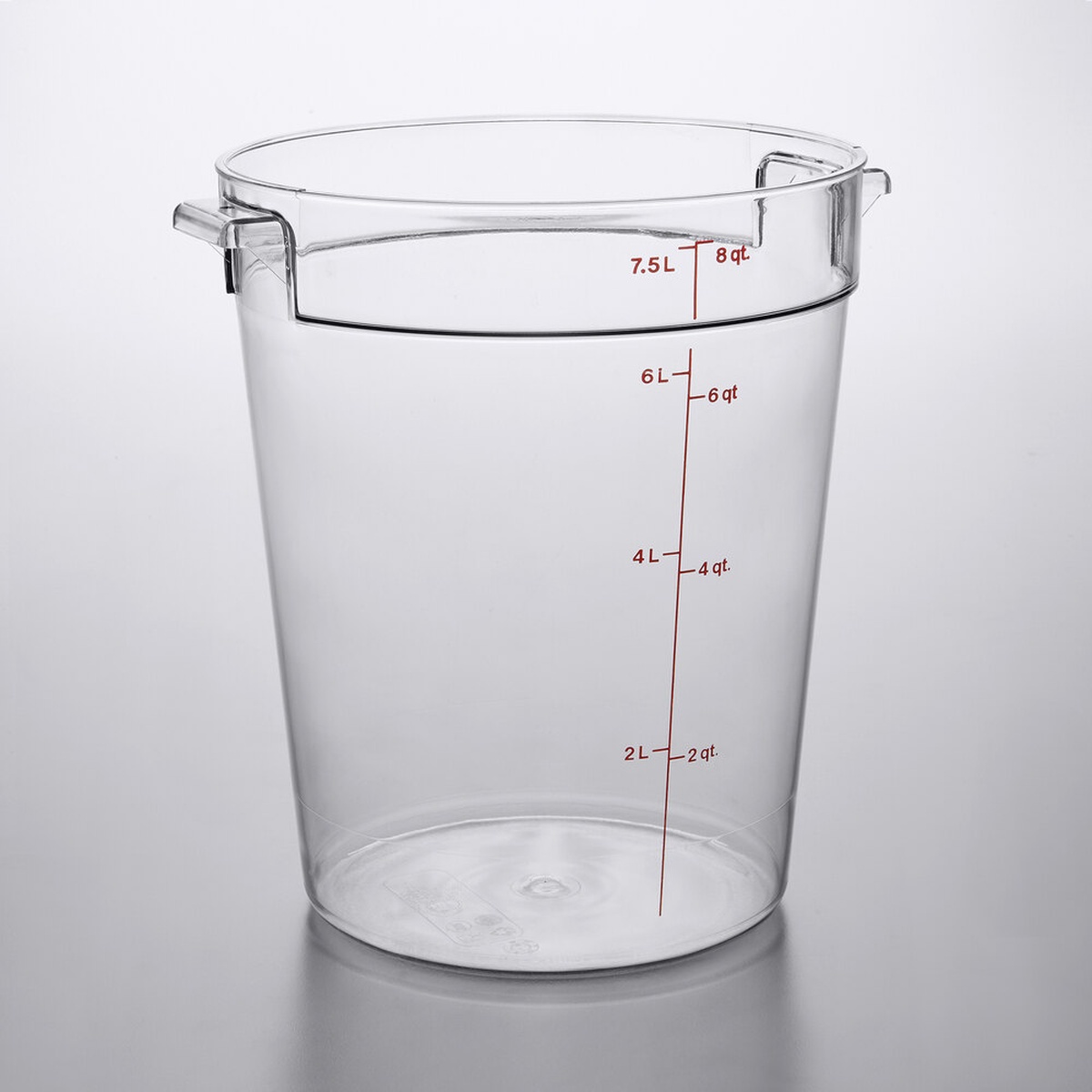 Cambro RFSCW8135 8 Qt. clear round polycarbonate food storage container with red quart and liter measurement graduations and integrated handles