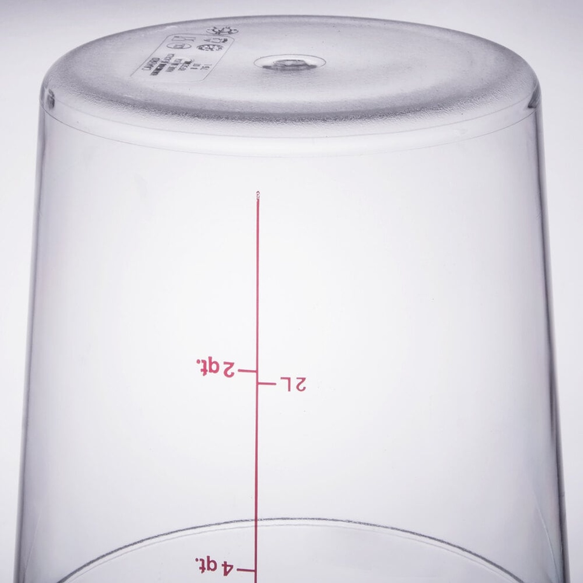 Close-up of the bottom of Cambro RFSCW8135 container showing imprinted measurement graduations in quarts and liters in red