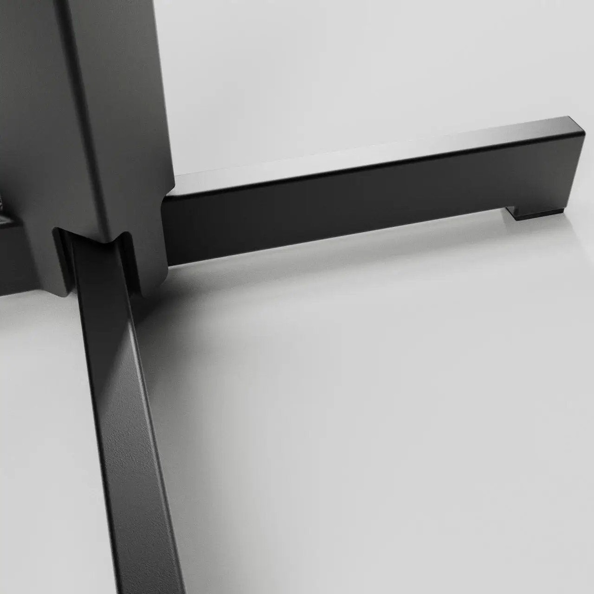Close-up of the base foot and horizontal support arm