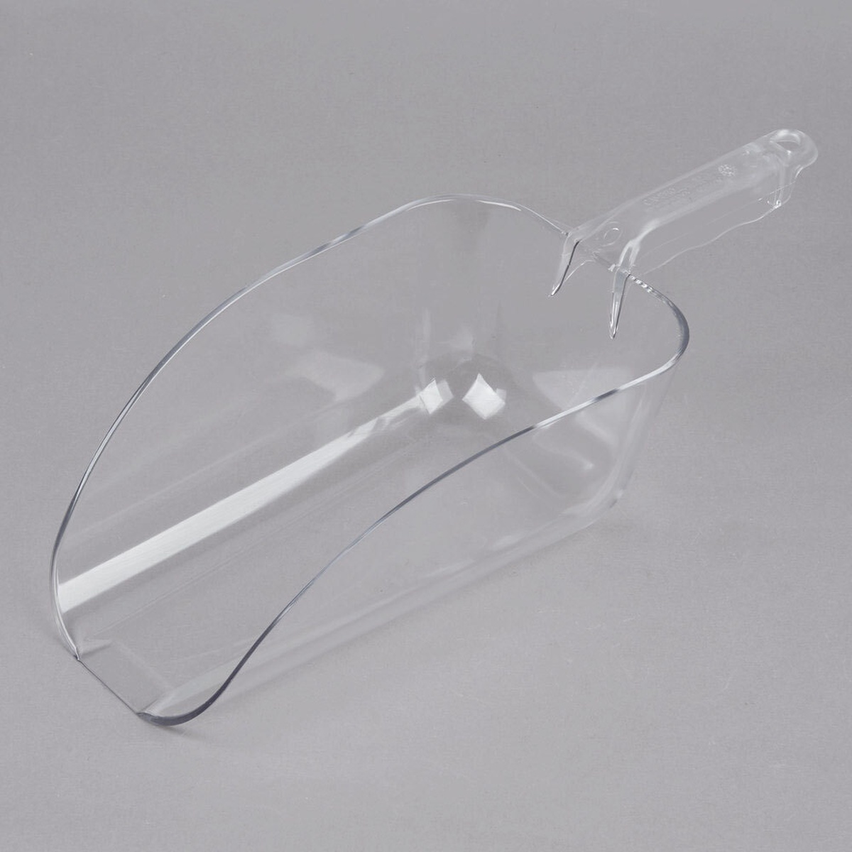 Cambro SCP64CW135 clear polycarbonate 64 oz. scoop with molded Sure-Grip handle and flat bottom