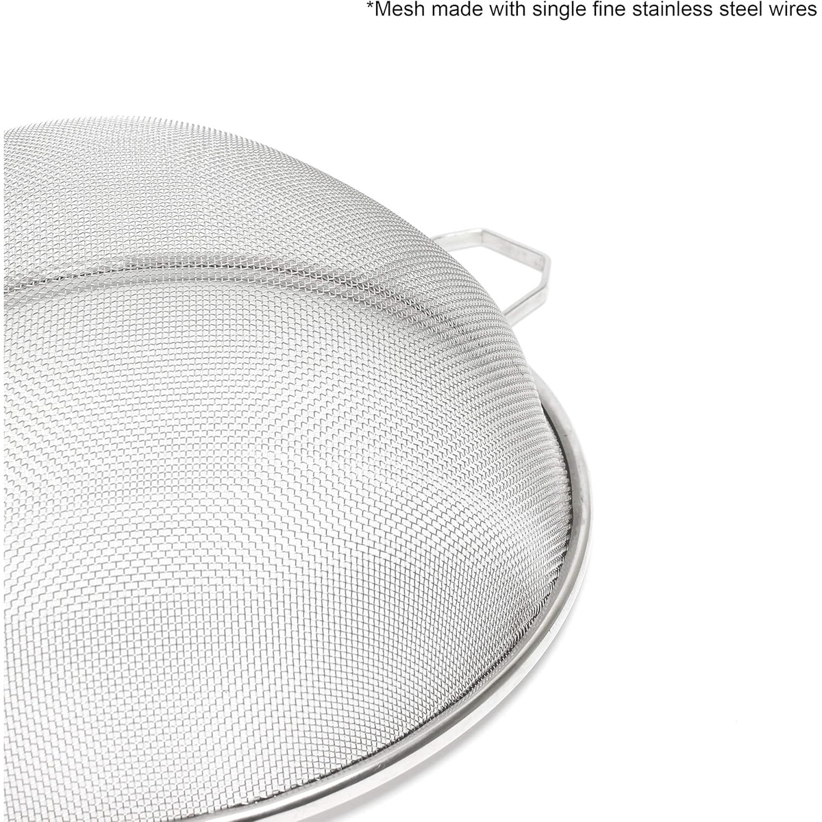 Close-up of Thunder Group SLSTN5110 single fine stainless steel mesh wires on the strainer bowl