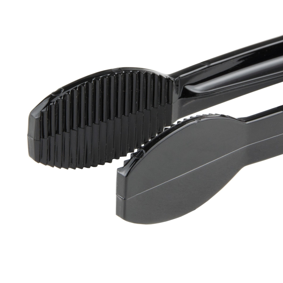 Close-up of ribbed flat grip ends on Cambro TG6110 black serving tongs