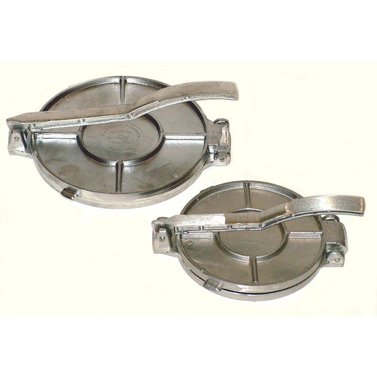 Ra Chand TP6 6-inch cast aluminum tortilla press shown open and closed views