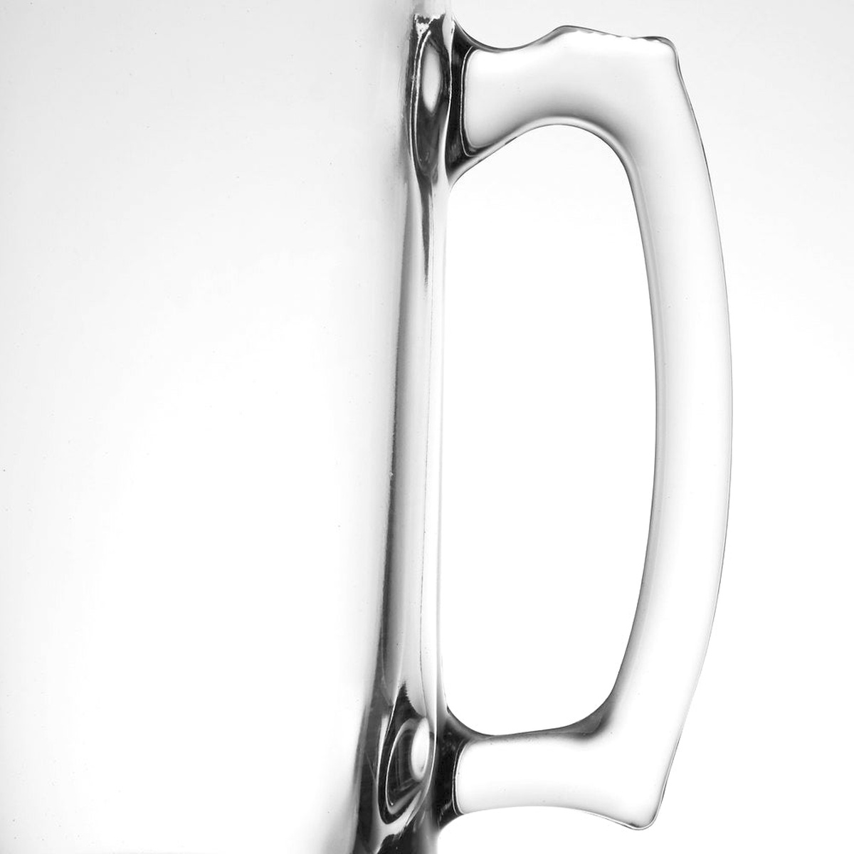 Close-up of the Z2726T glass mug handle showing rounded ergonomic glass grip design