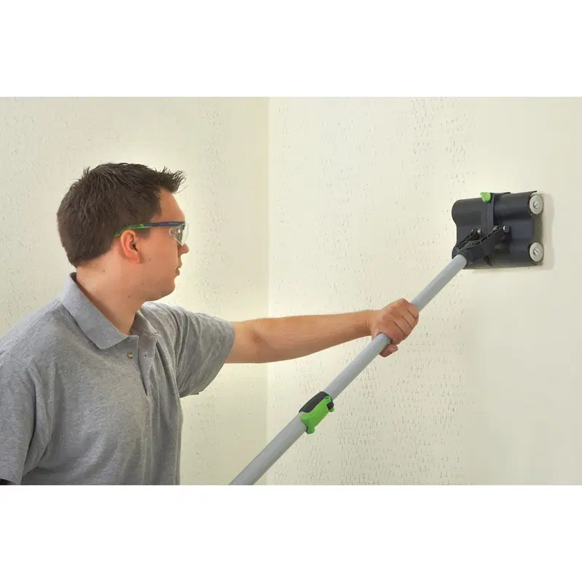 Festool 495747 TP 220 Fakir Wallpaper Perforator scoring wallpaper on an interior wall during wallpaper removal prep