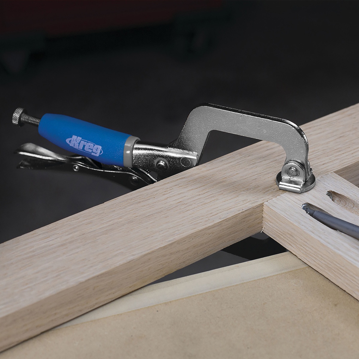 Kreg Tool KHC-MICRO Classic 2 inch Face Clamp aligned on hardwood stock during pocket-hole joinery at a workbench