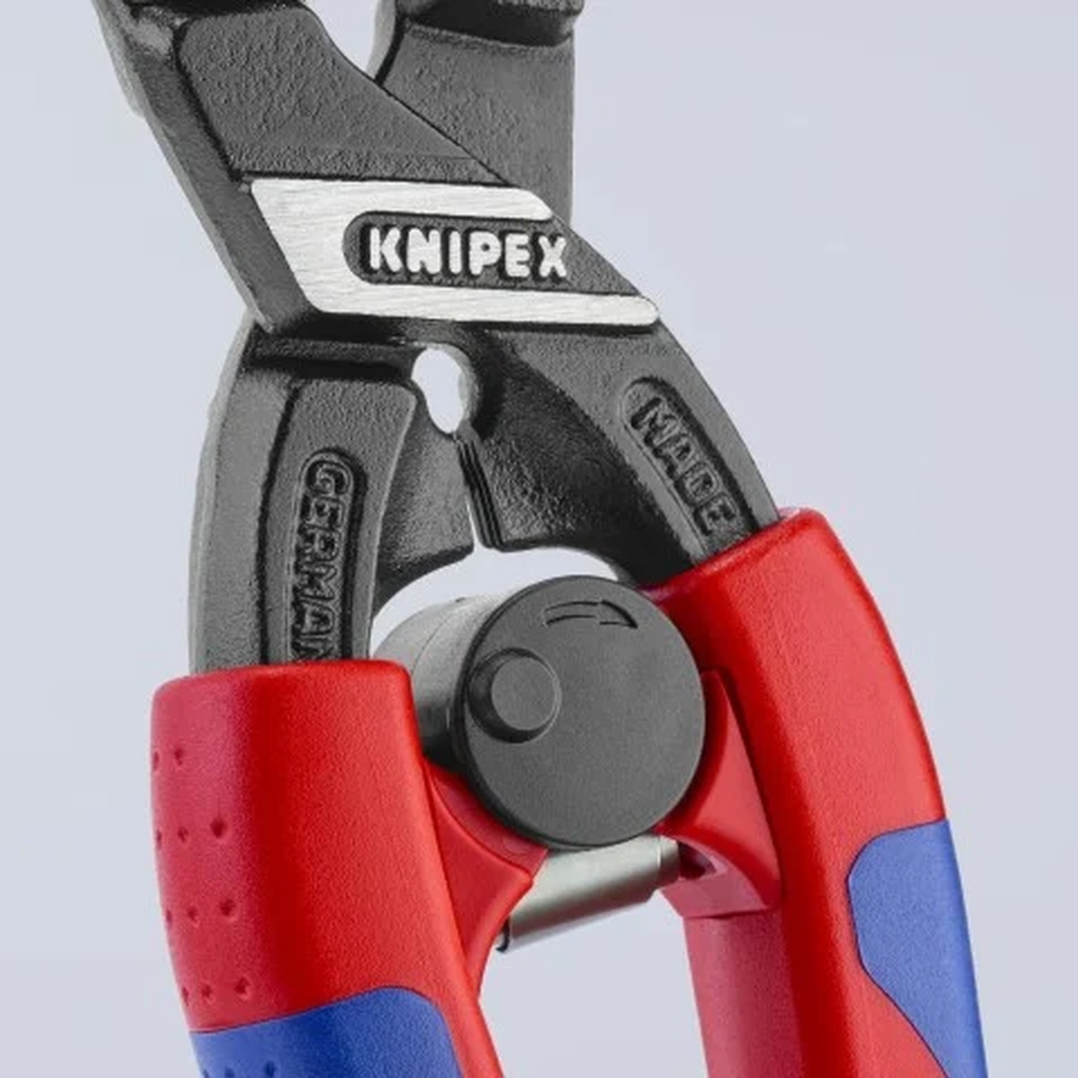 Knipex 71 12 200 CoBolt High Leverage Compact Bolt Cutters jaw and pivot detail for cutting bolts nails and hard wire