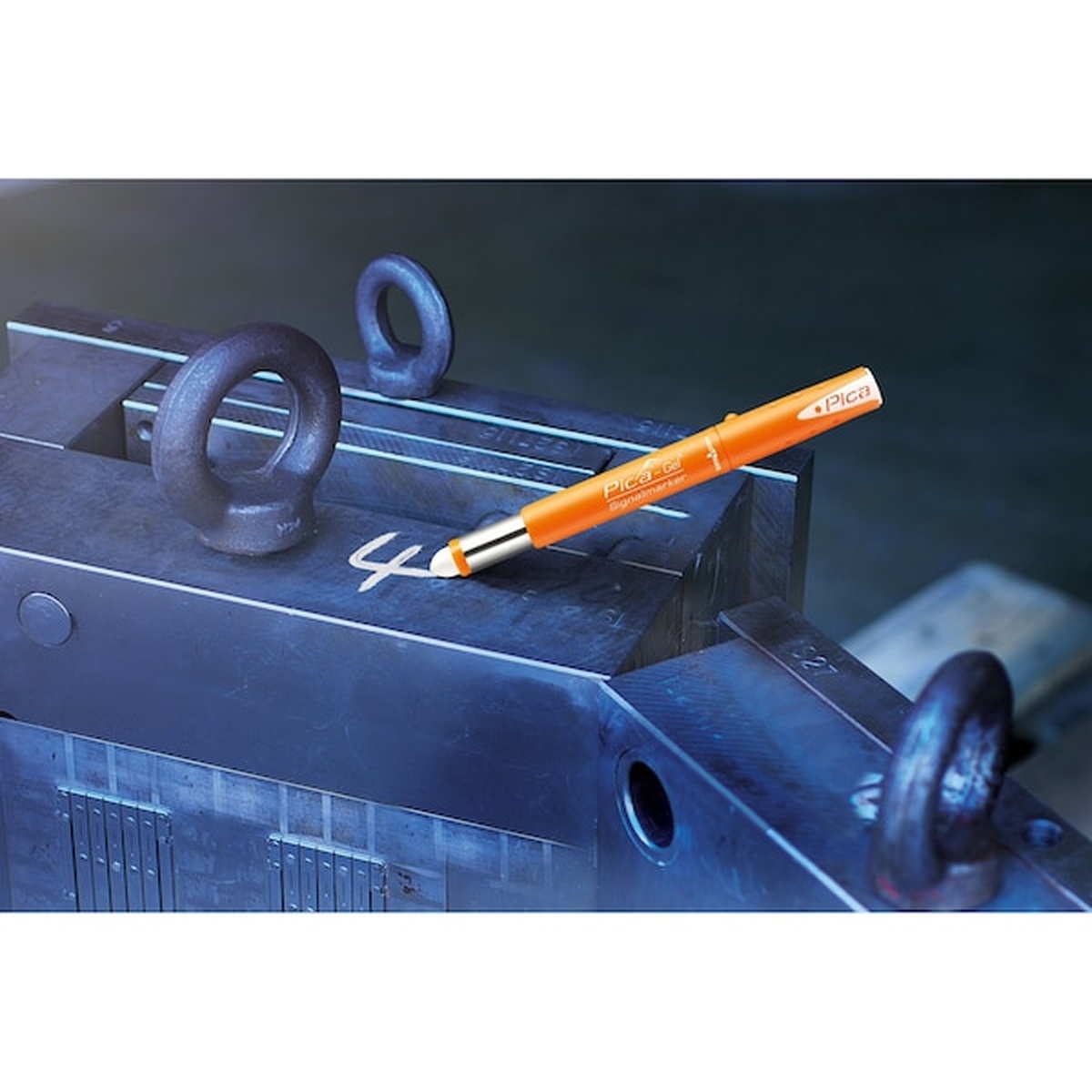 Pica Dry 8080 Pica Gel Signalmarker White leaving a white mark on dark steel in a fabrication setting