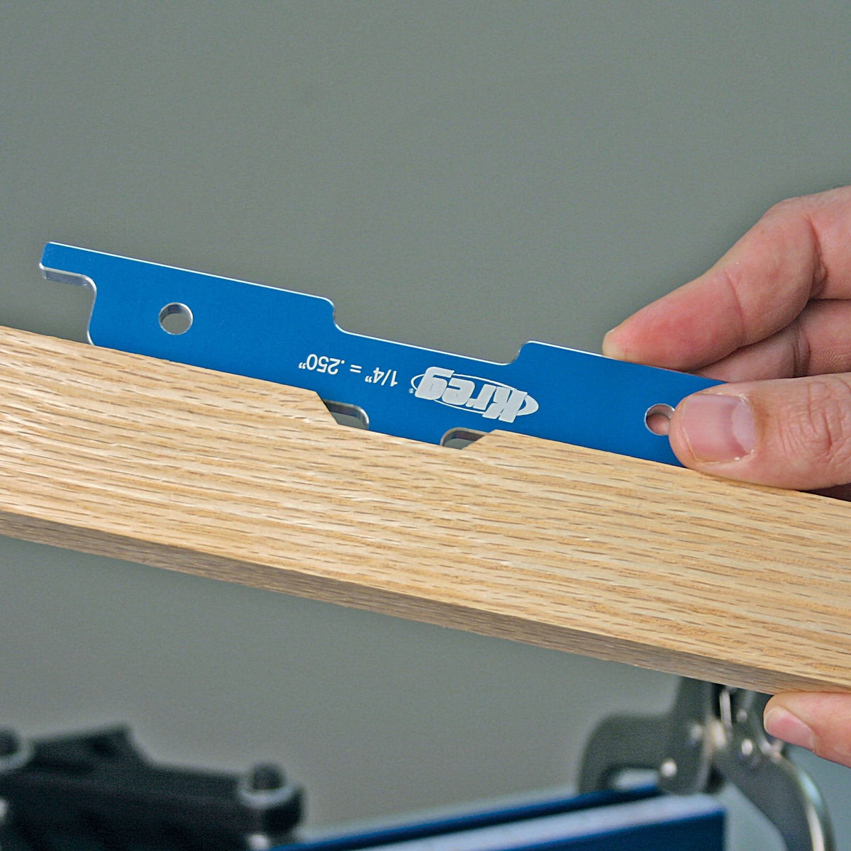 Kreg PRS3400 Precision Router Table Setup Bars used on a wood workpiece to gauge the depth of a completed cut