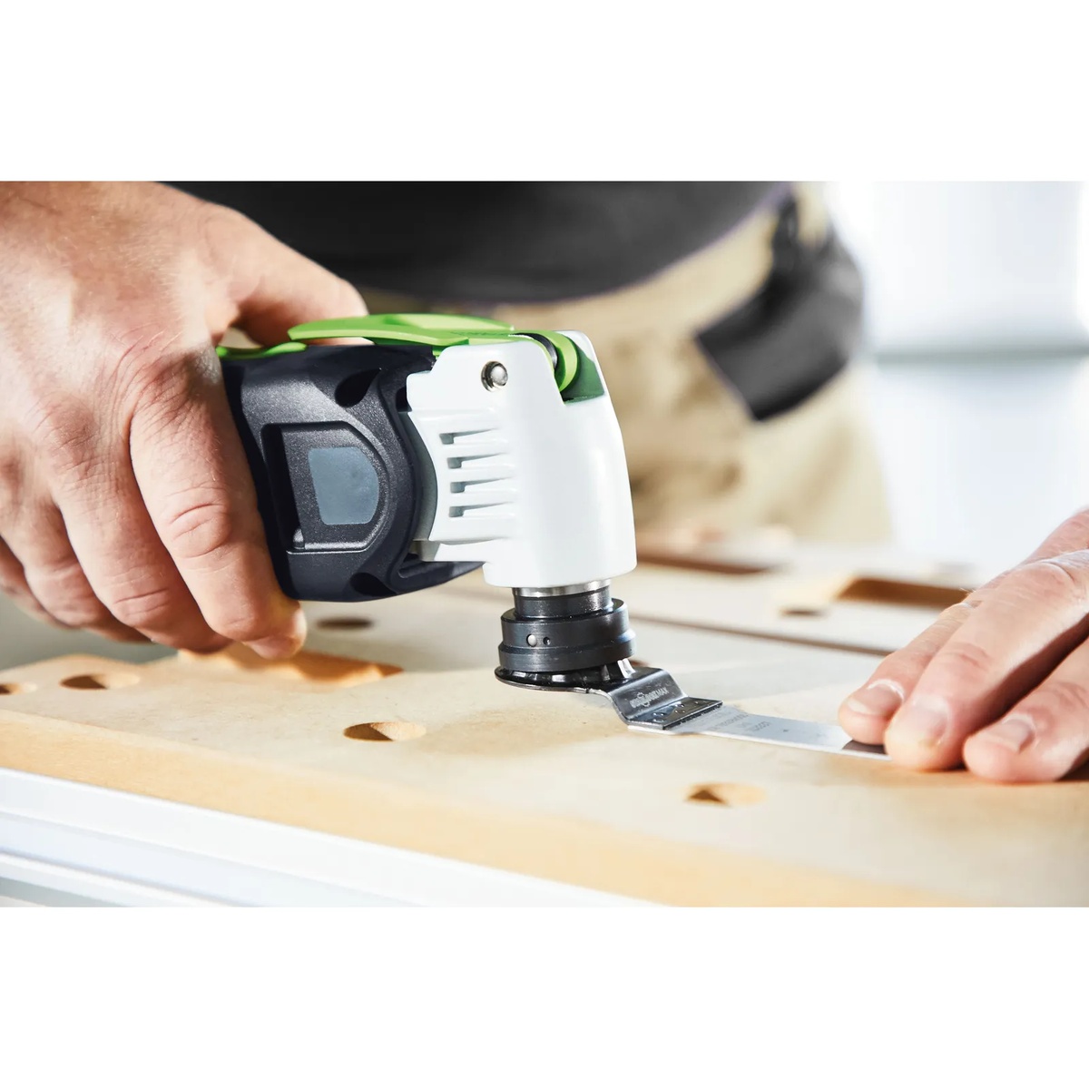 Festool 576590 Vecturo OSC 18 StarlockMax Cordless Multi-Tool Set 4.0Ah Kit with Systainer3 making a precise plunge cut in a wood workpiece on a bench during detailed trim and cutout work