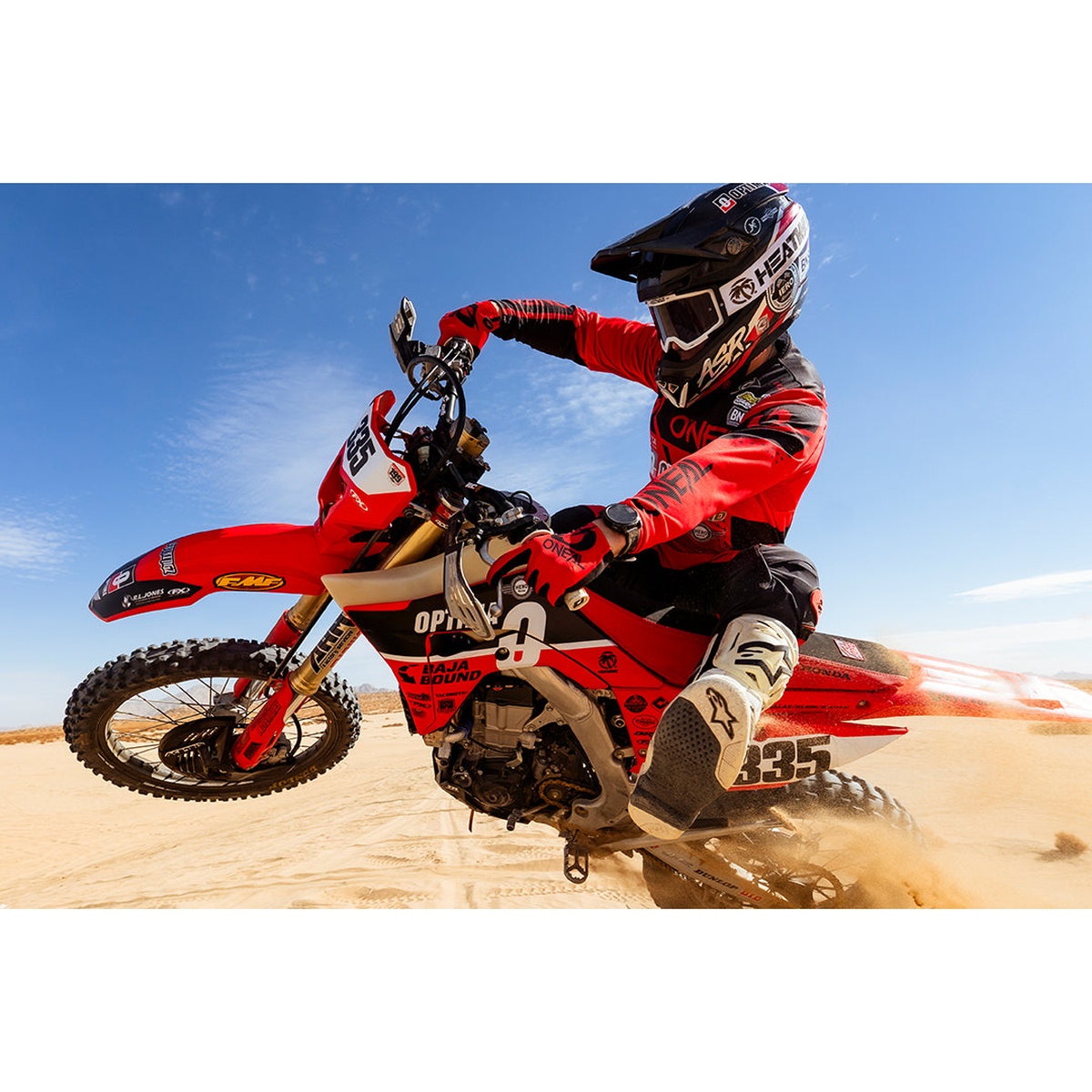 Heat Wave Visual MXG-250 Moto Goggle - Billboard Icon WHITE/PHOTOCHROMIC worn during motocross riding in bright desert conditions