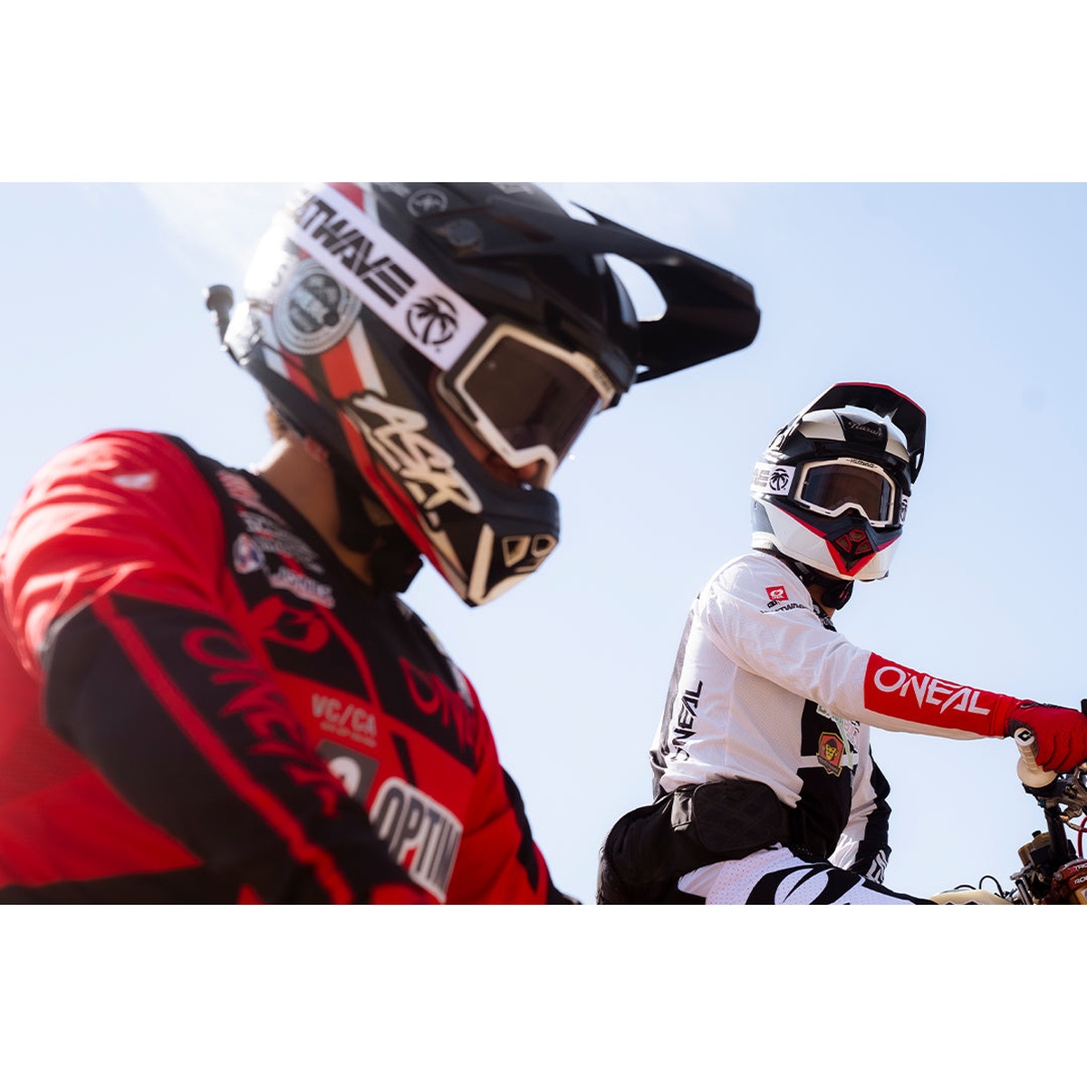 Heat Wave Visual MXG-250 Moto Goggle - Billboard Icon WHITE/PHOTOCHROMIC used with motocross helmets during off-road riding