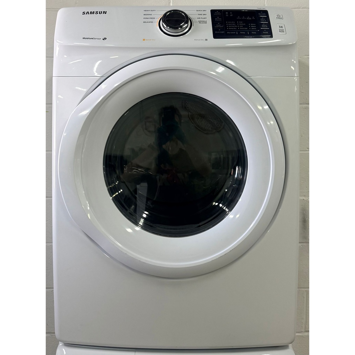 Front view of the Samsung electric dryer showing the cycle dial and digital control panel